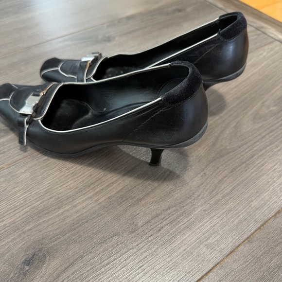 Prada Black Leather Square-Toe Low-heel pumps - Picture 5 of 10